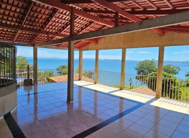 Sobrado no Lago Serra da Mesa